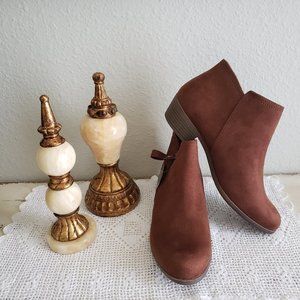 Arizona Galen Block Heel Zip Booties